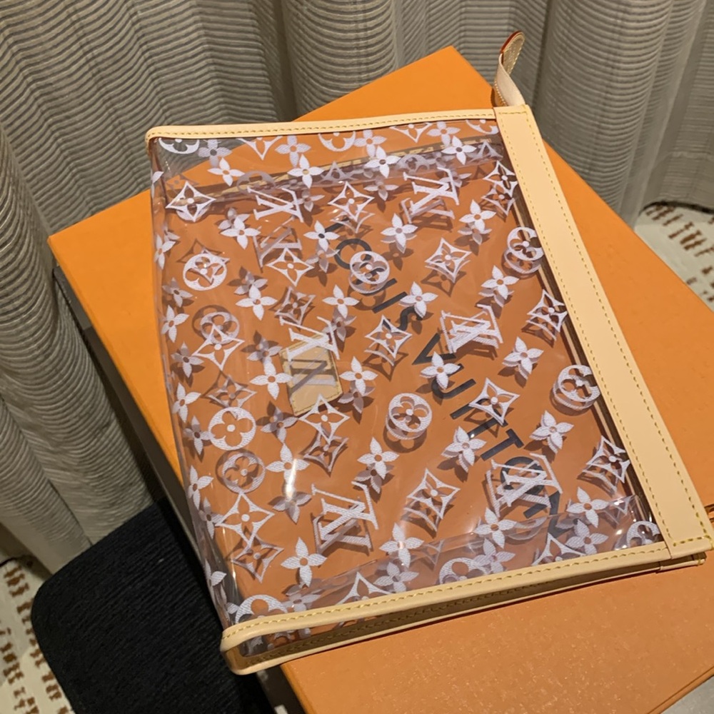 Absolutely stunning authentic new limited edition Louis Vuitton case,must have - Picture 8 of 17
